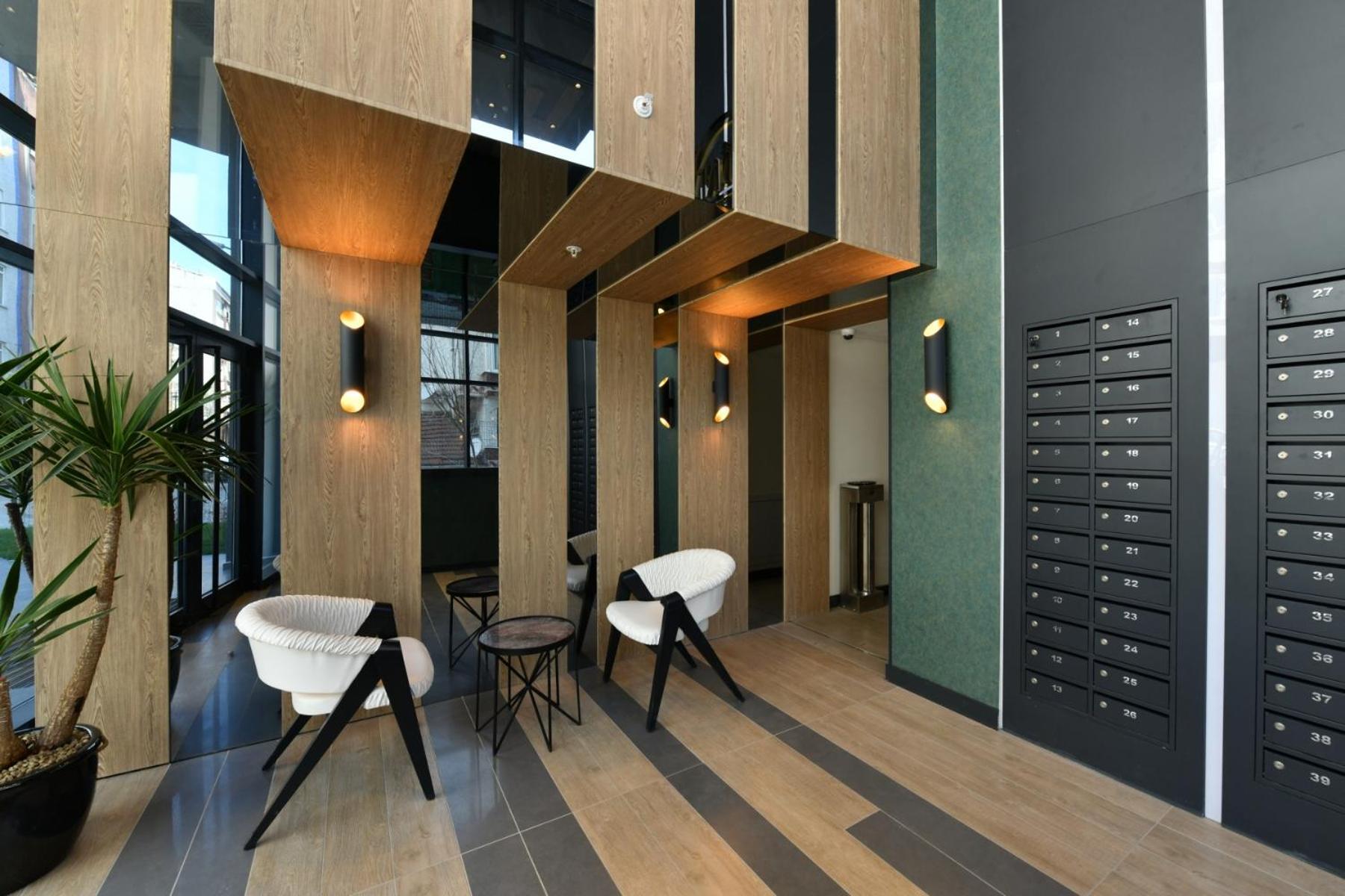 Center Luxurious Apartment